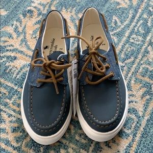 NWT Abercrombie Kids Sz.2 Boat Shoes
